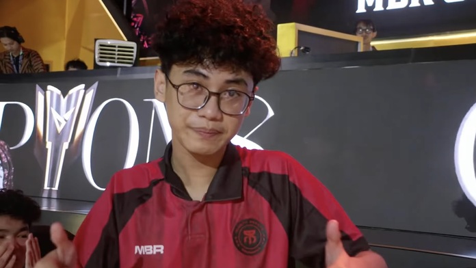 Momen MBR.Fanntzy sesaat setelah mengantarkan MBR Omega menjuarai FFNS 2026 Fall
